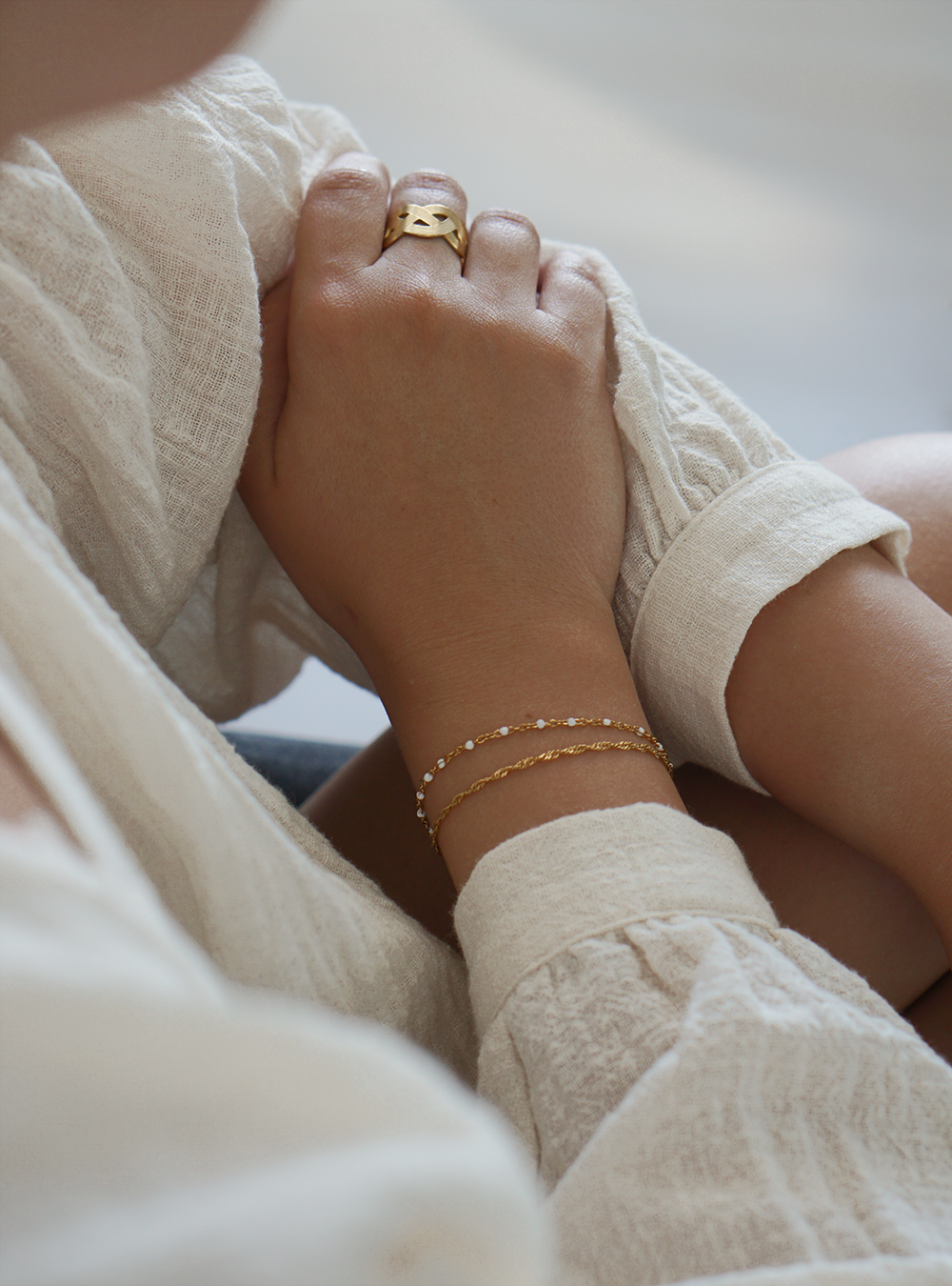 Coline hvid – Guld armbånd