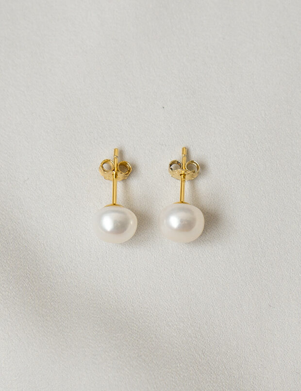 8 mm runde guld ørestikker med perler