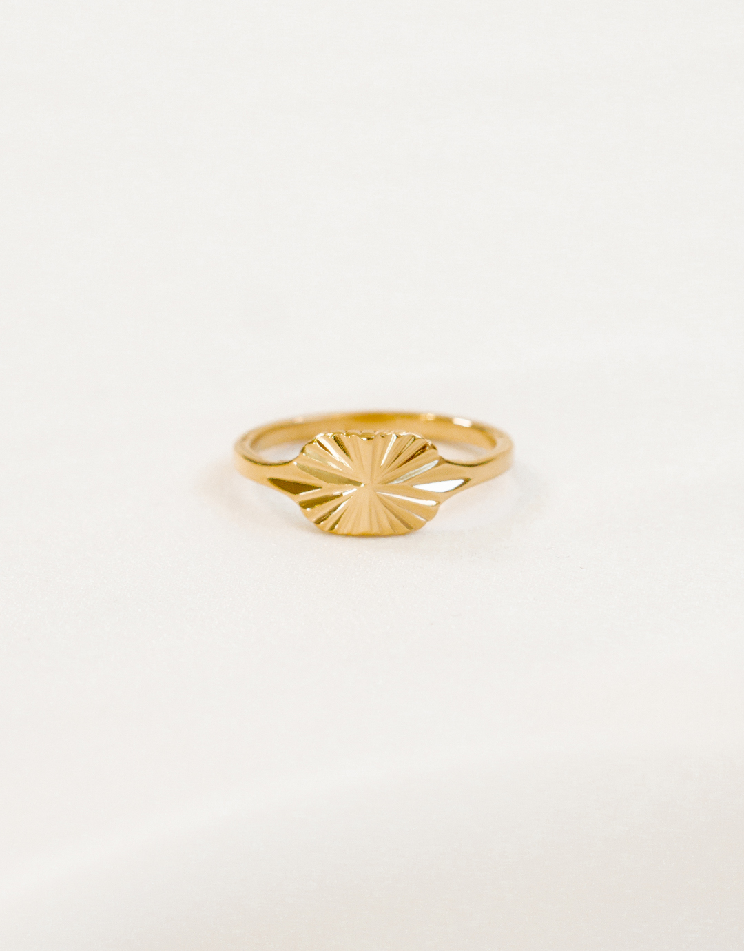 Soleil – Guld ring (firkantet)